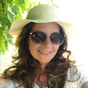 Meet your Posher, Julie