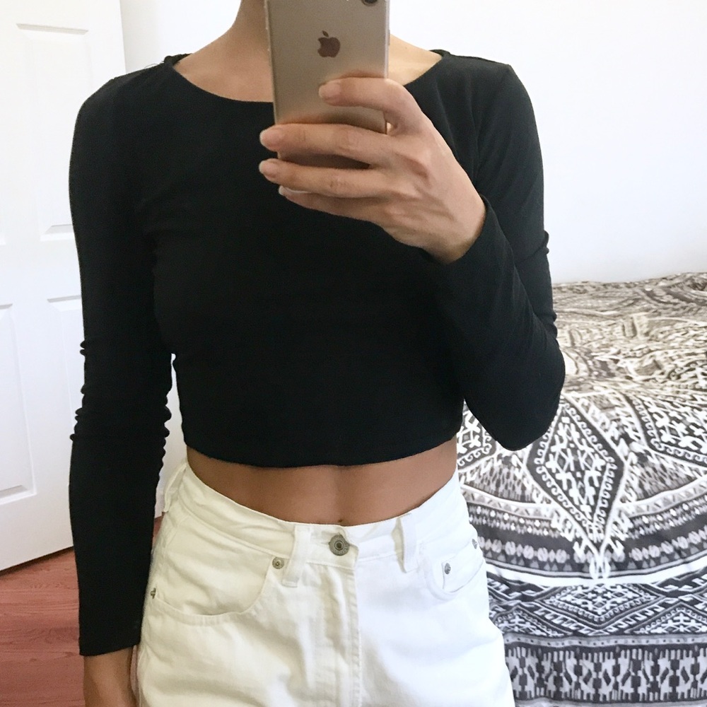 Forever21 black long sleeved crop top, size XS