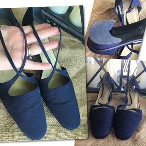 YVES SAINT LAURENT YSL VINTAGE NAVY SHOES HEELS 9 YVES SAINT LAURENT YSL VINTAGE NAVY SHOES HEELS 9
