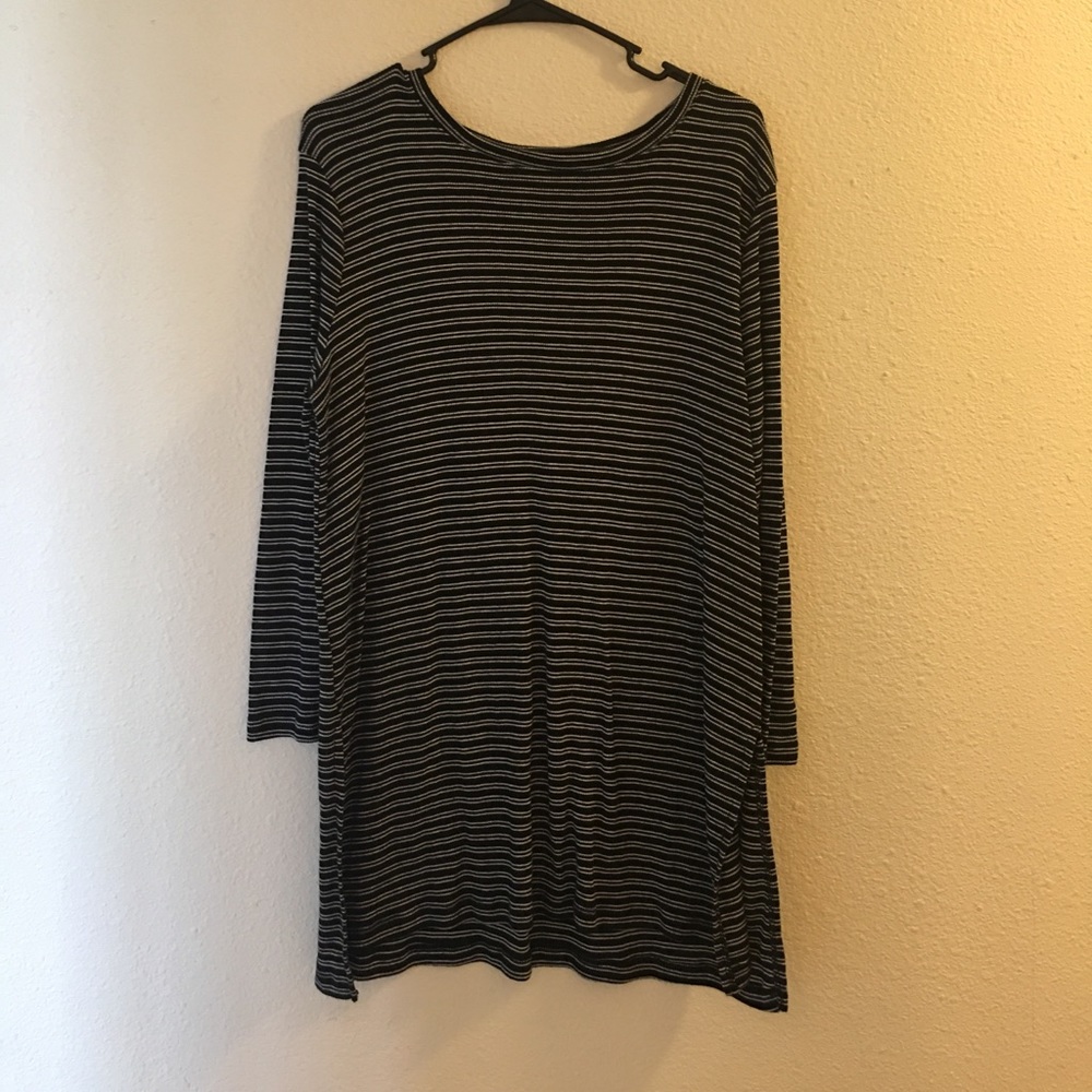 Long sleeve black and white