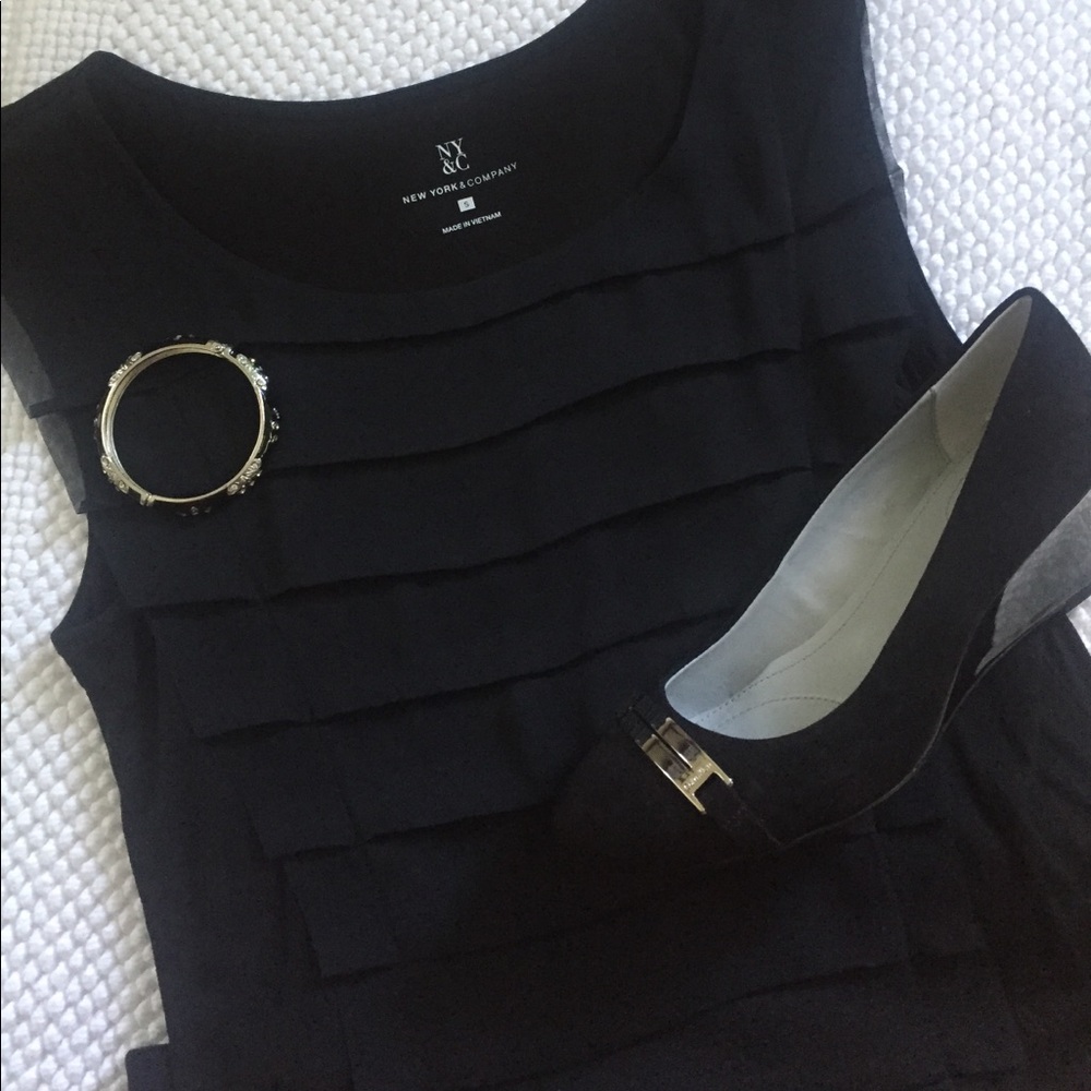 ♟NY&C BLACK SLEEVELESS TOP♟