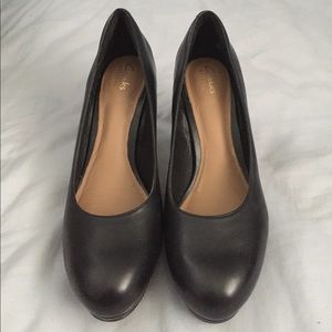 Clarks Black pumps, So Comfy!