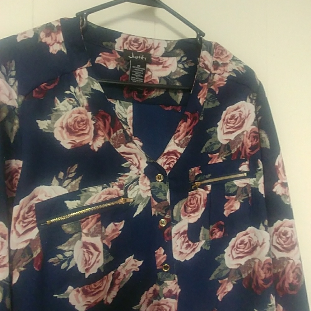 Beautiful flower shirt. Gold accents.