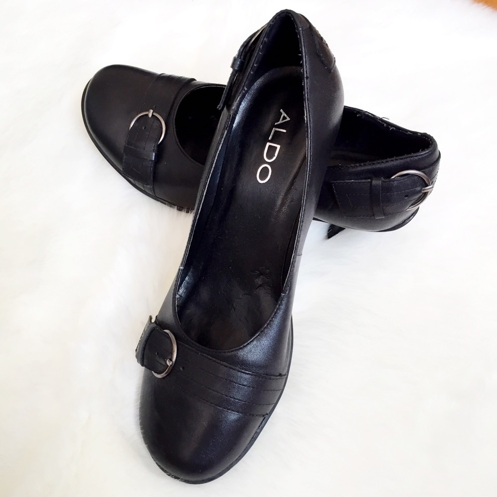 SOLD ALDO black round toe kitten heel