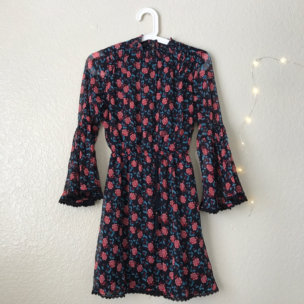 NEW FOREVER 21 FLORAL BELL SLEEVE DRESS
