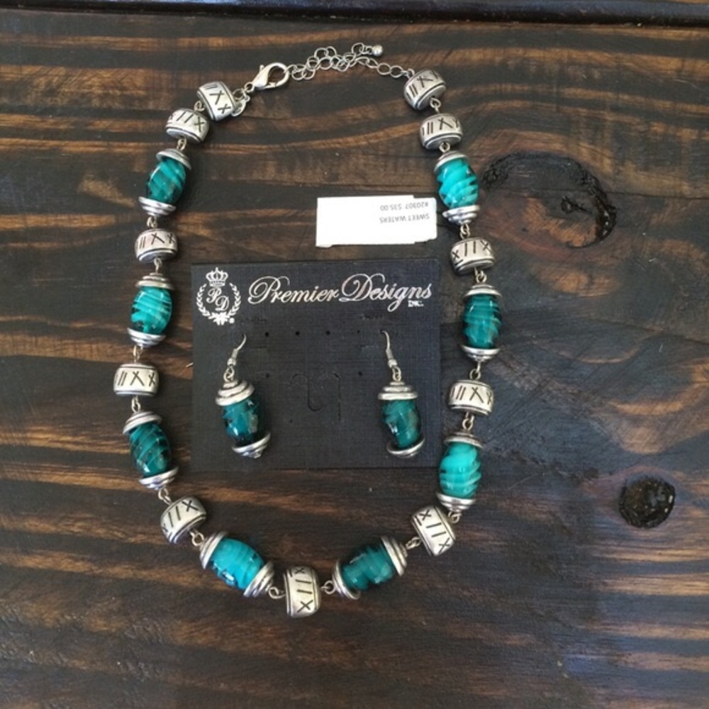 SWEET WATERS Retired Premier Designs Necklace