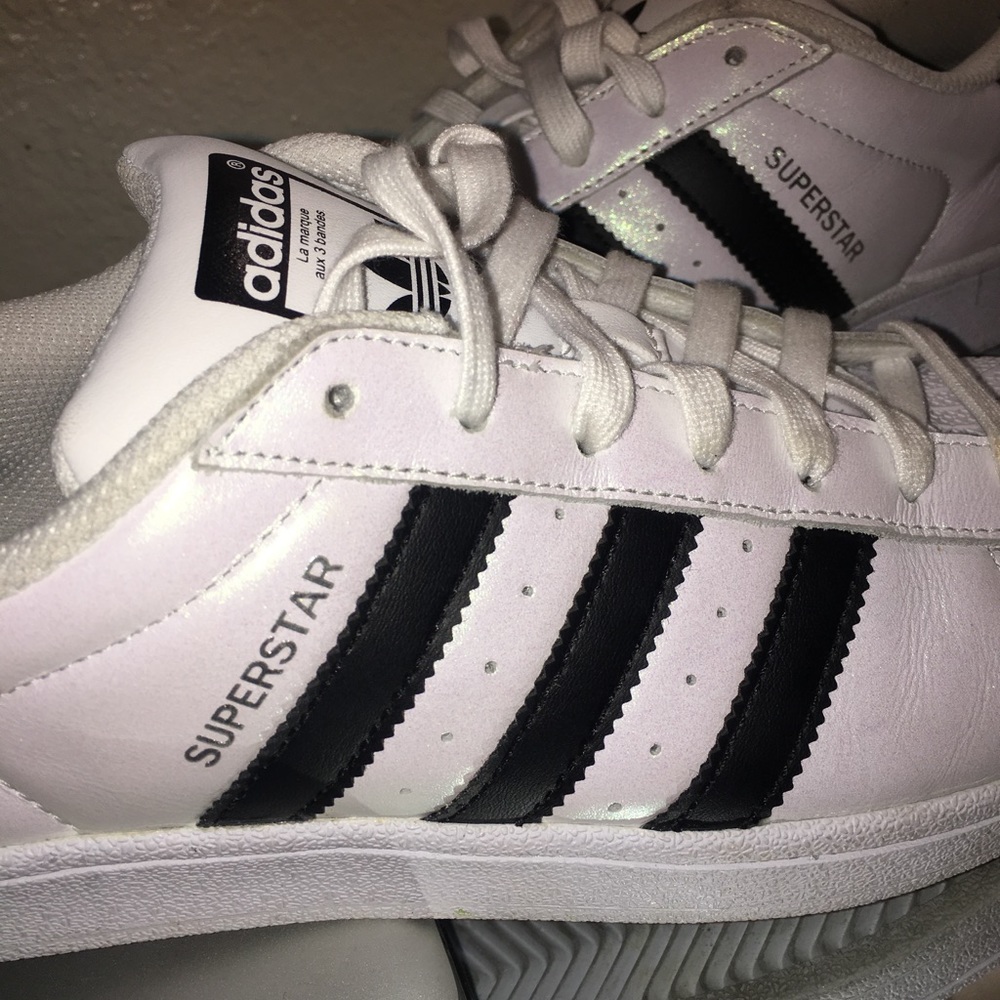 Adidas SUPERSTAR Metalic Sneaker. New. Size9.White
