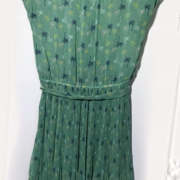 Lauren Conrad size 2 sheer Mint mini pleated dress - Picture 7 of 7