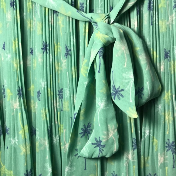 Lauren Conrad size 2 sheer Mint mini pleated dress - Picture 5 of 7