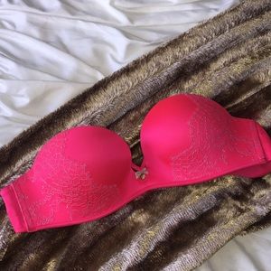 Victoria's Secret bombshell push up. 32A