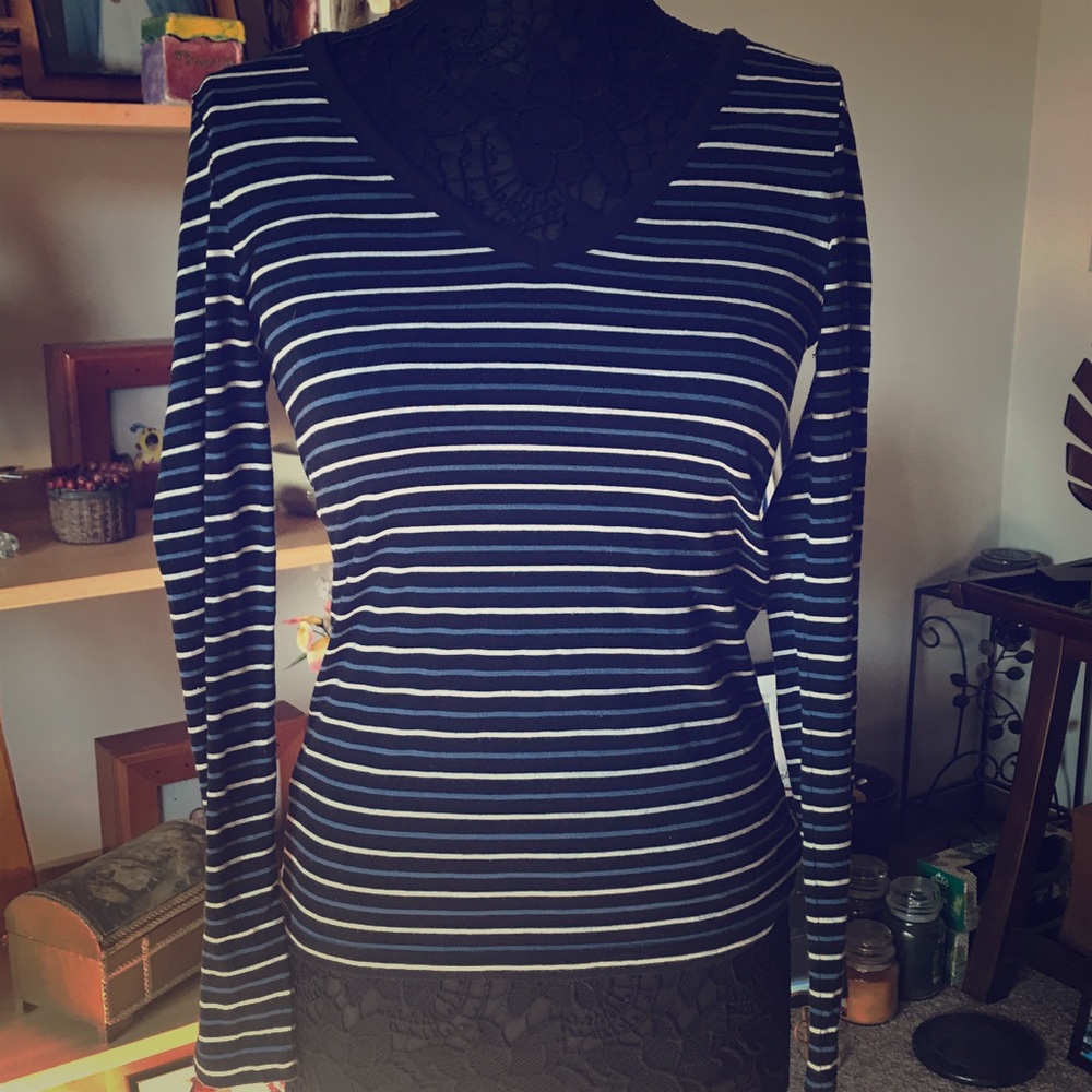 VICTORIAS SECRET VNECK LONG SLEEVE STRIPE KNIT TOP