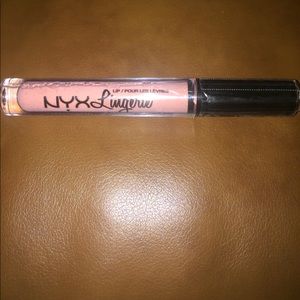 💄💄 NYX lingerie lipstick!!! #22-silk indulgent