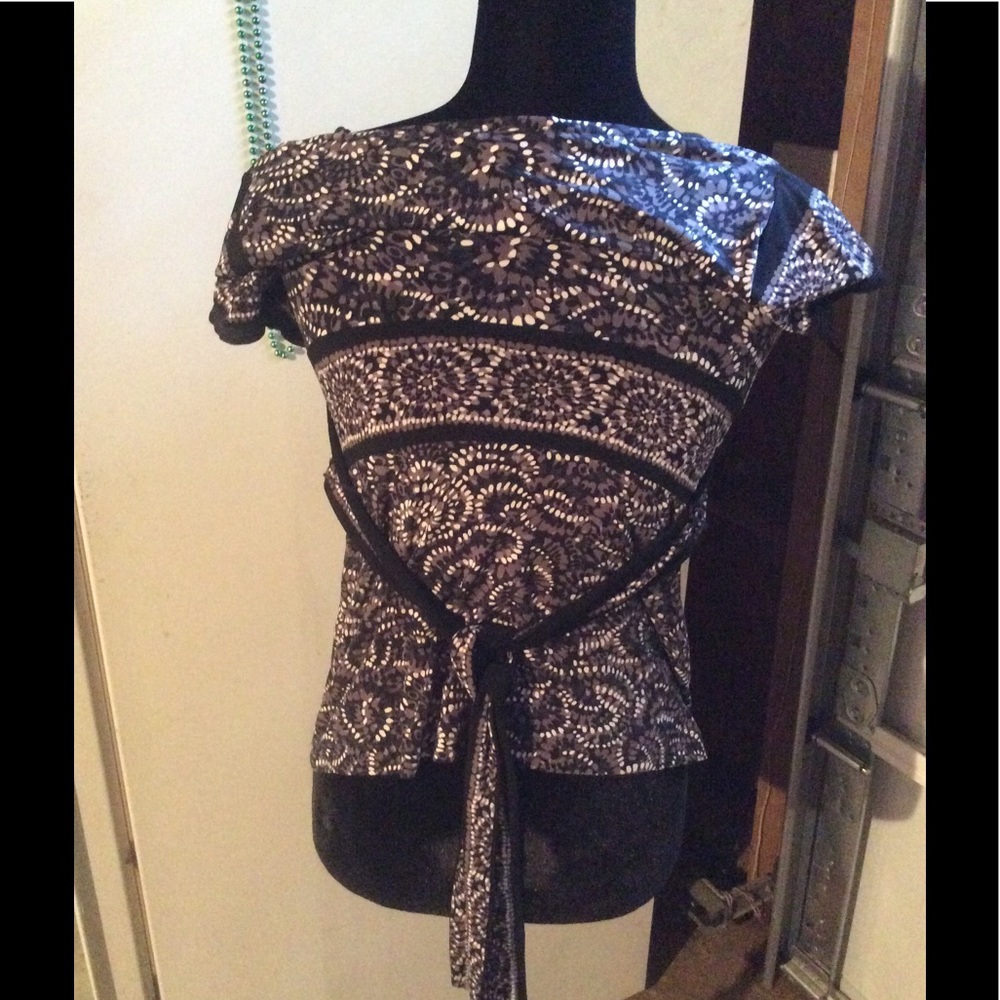 CUTE Designer Top - Picture 2 of 2