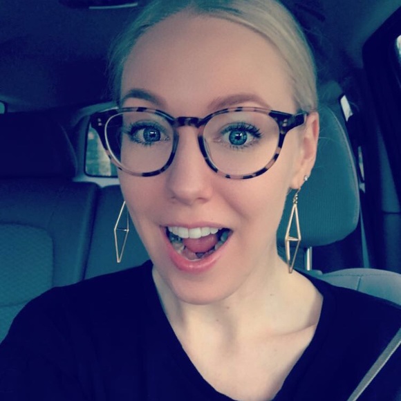 Meet your Posher, Ashley - Picture 2 of 2