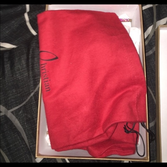 Christian Louboutin Rose Degrastrass Suede Pumps - Picture 4 of 5