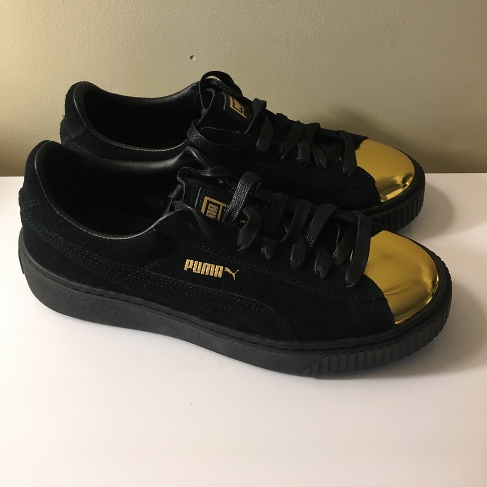 ⭐️HOST PICK⭐️ PUMA SUEDE PLATFORM GOLD SNEAKERS