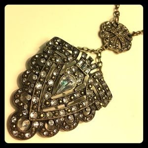 Vintage-looking Pendant necklace