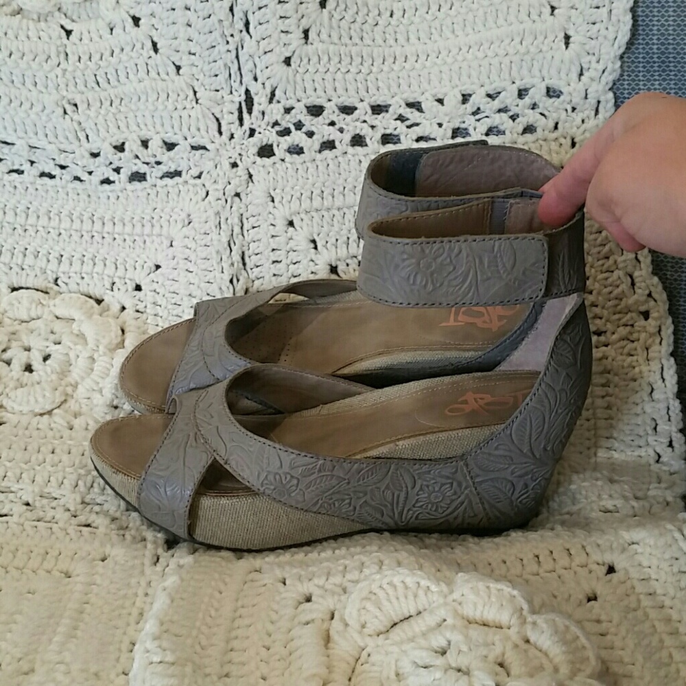 OTBT Hobart wedged sandals
