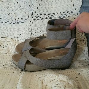 OTBT Hobart wedged sandals