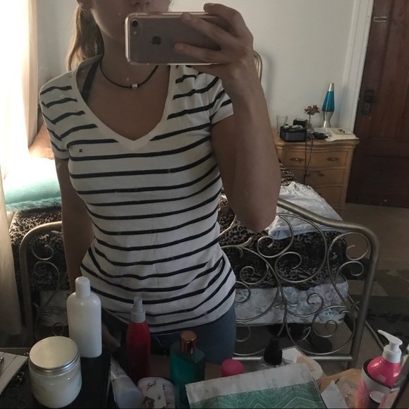 Tommy Hilfiger v neck tee - Picture 2 of 2