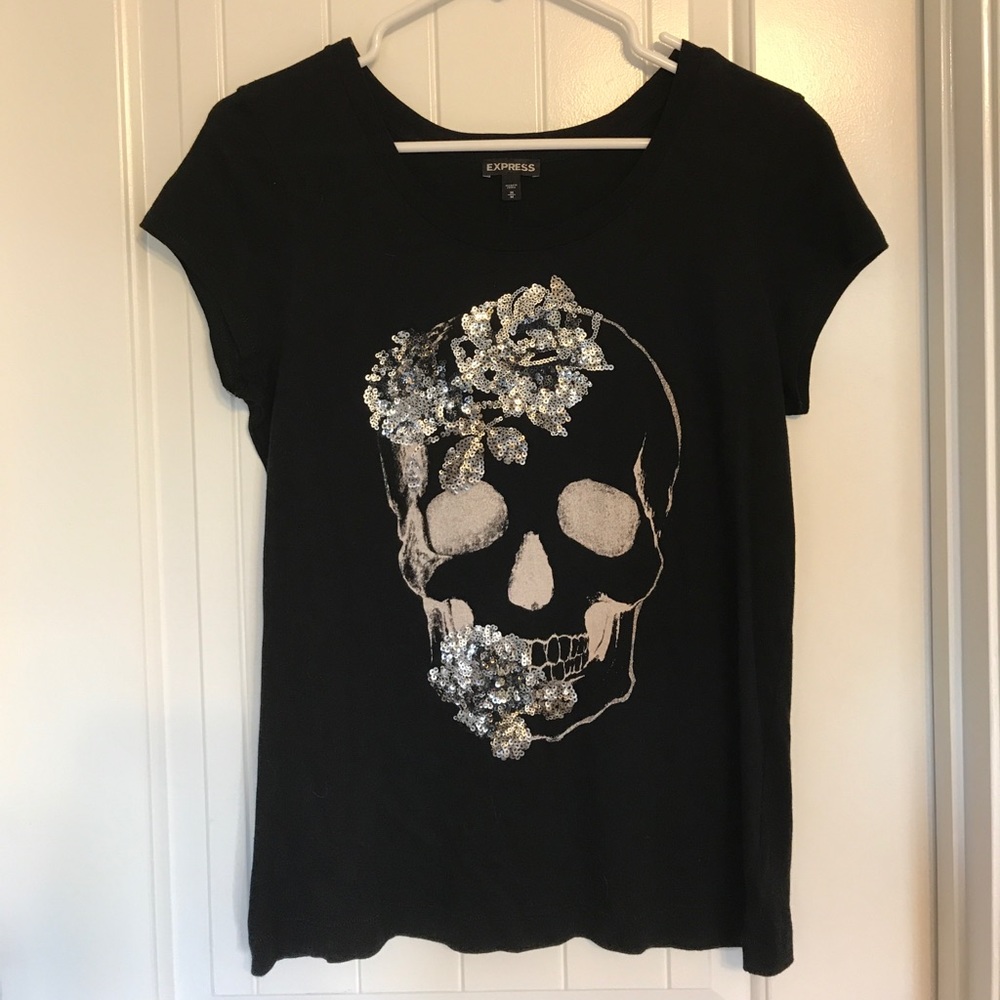 Express brand skull top with beautiful detail