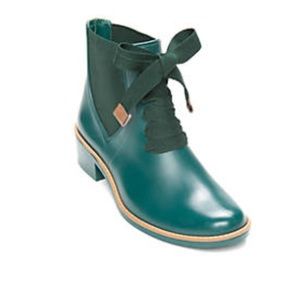 Bernardo green rain boots with cute tie