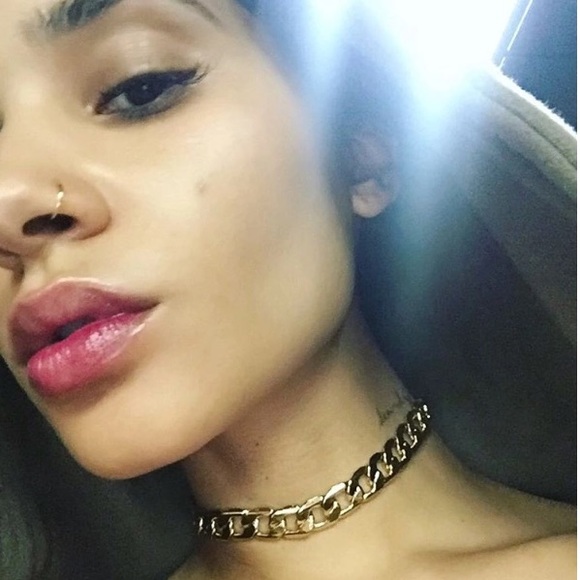 🌟HOST PICK💫Elegant Ribbon Gold Chain Choker - Picture 2 of 7