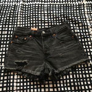 NEW- Levi's 501 Frayed Denim Short - Washed Black.