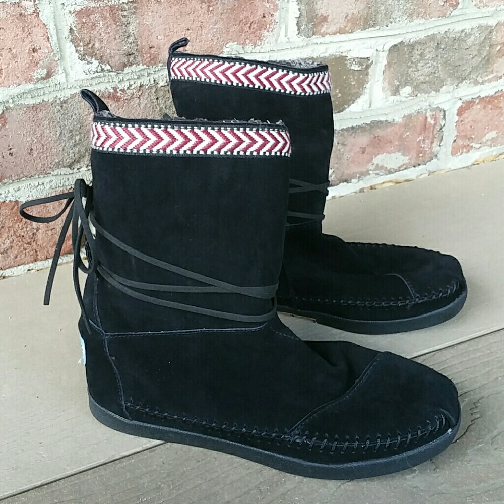 Tom's black suede moccasin boots 7.5