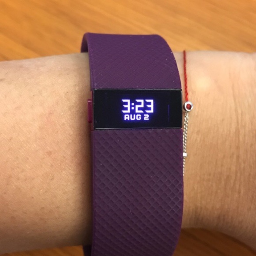FITBIT Charge HR in Plum