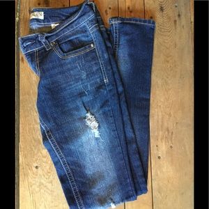 ⭐️ SALE ⭐️️PARIS BLUES RIPPED JEANS👖