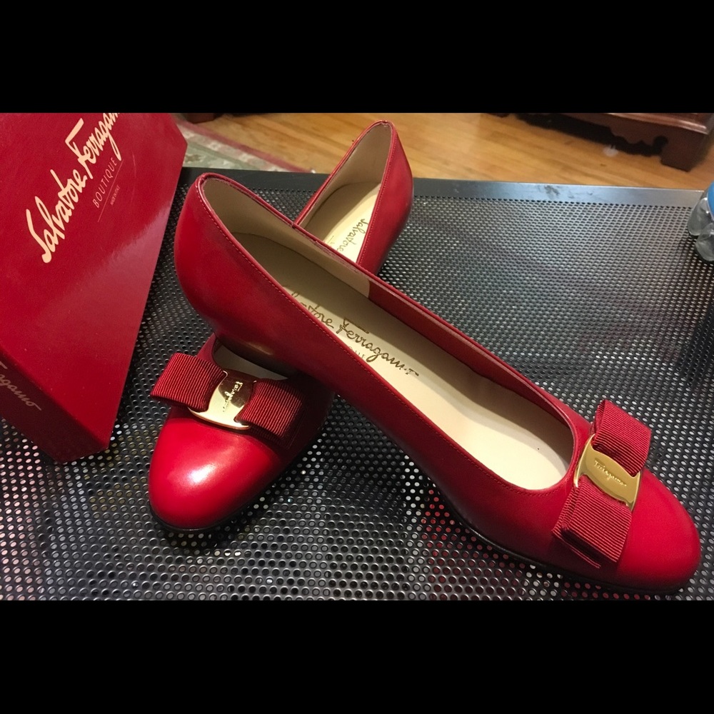Ferragamo Classic Red Leather Pumps NEW 9AA