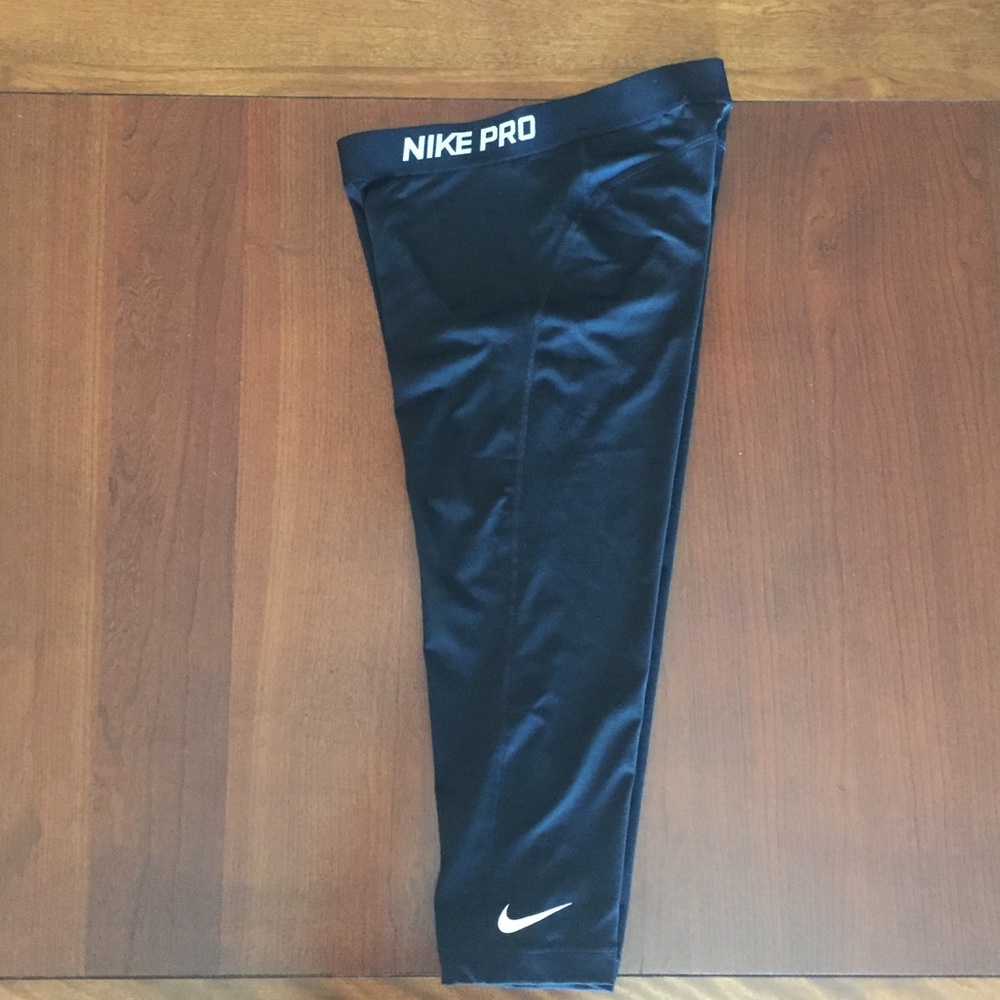 Nike Pro Dri Fit Capri Athletic Leggings