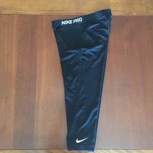 Nike Pro Dri Fit Capri Athletic Leggings