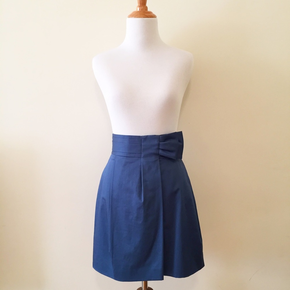 BCBGMaxazria Navy pleated skirt with bow,  pockets
