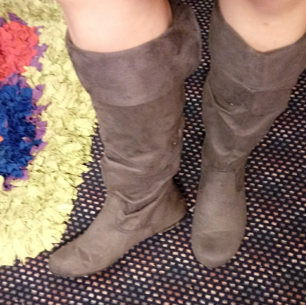 Grey Calf Leangth Boots