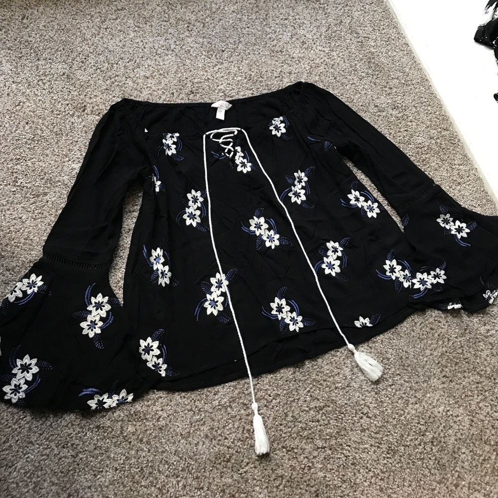 Bell sleeve lace up blouse