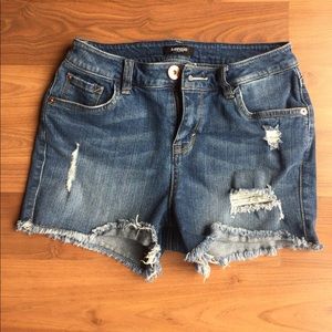Kensie distressed denim shorts