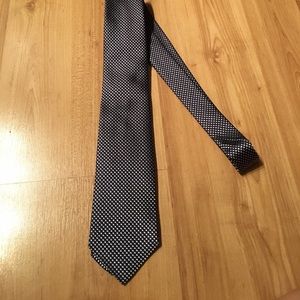 Hugo Boss pattern tie