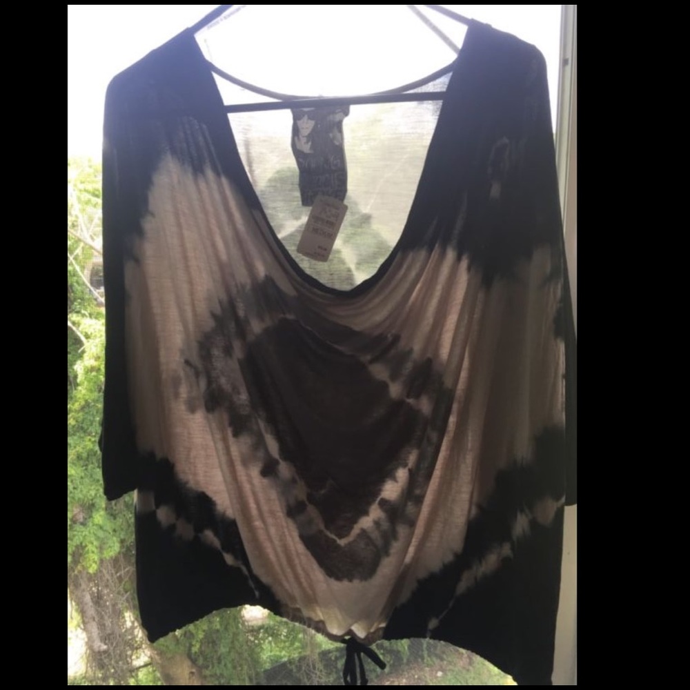 NEW YOUNG FABULOUS AND BROKE SIZE MEDIUM BLOUSE