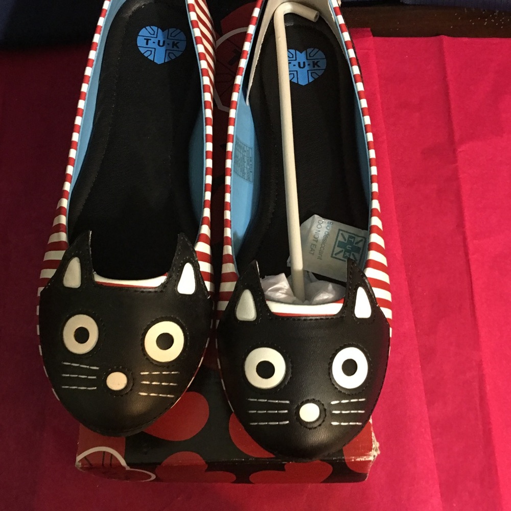 TUK cat flats
