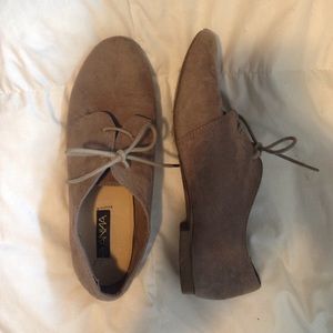 TAUPE TAN LACE UP OXFORDS SIZE 9