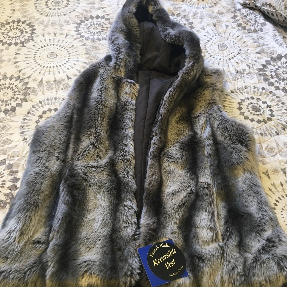 ❄️Kristen Blake Hooded Faux-Fur Reversible Vest❄️ - Picture 5 of 7