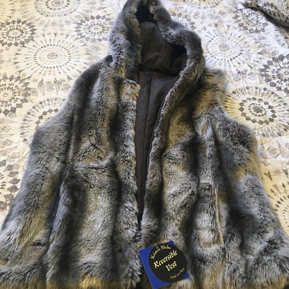 ❄️Kristen Blake Hooded Faux-Fur Reversible Vest❄️ - Picture 5 of 7