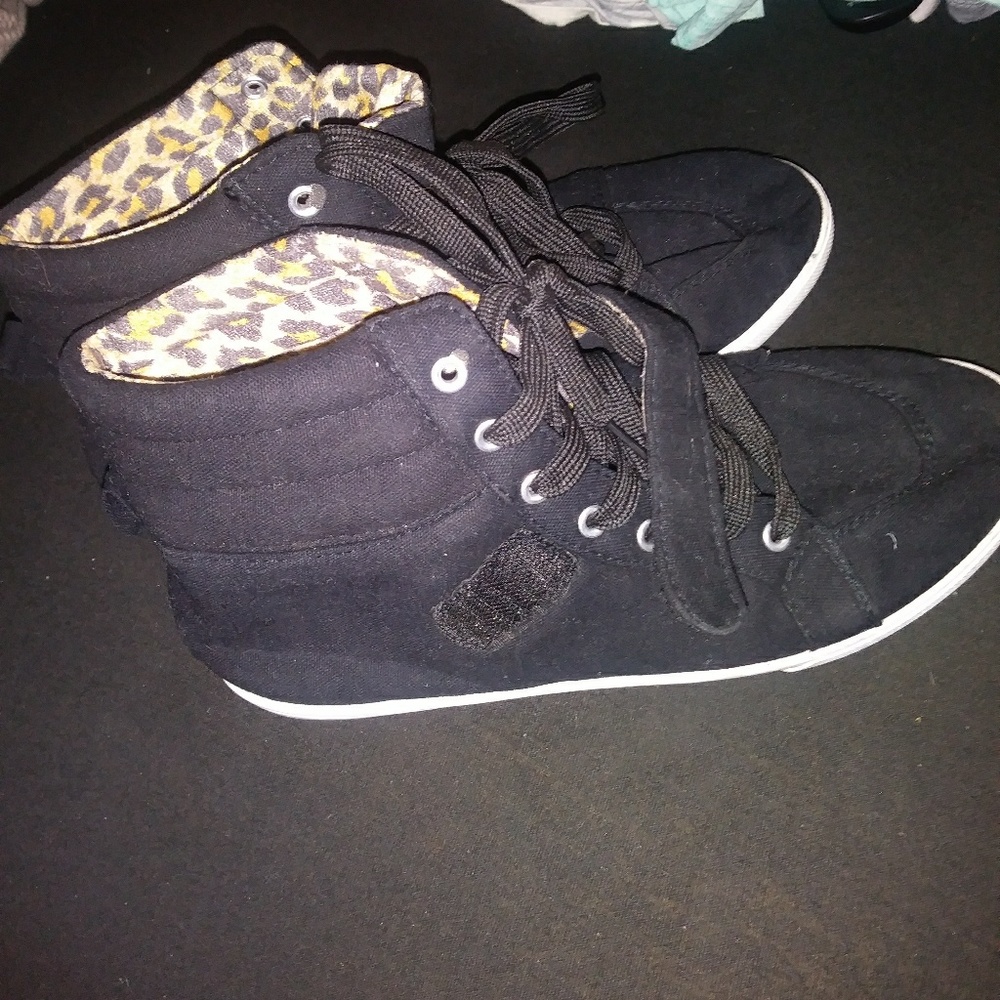 Tip top shoes.