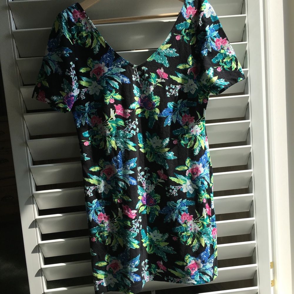 H&M short body con dress