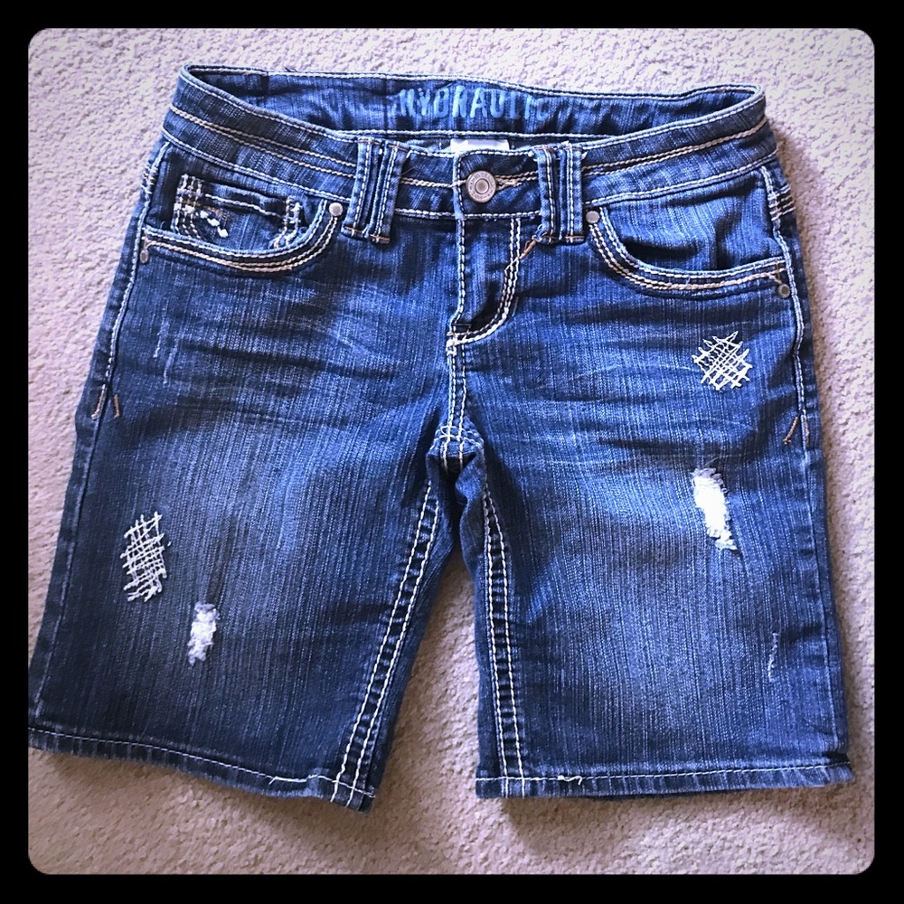 Hydraulic denim shorts