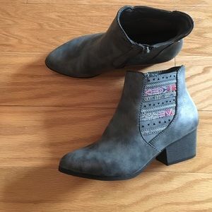 Ankle boots