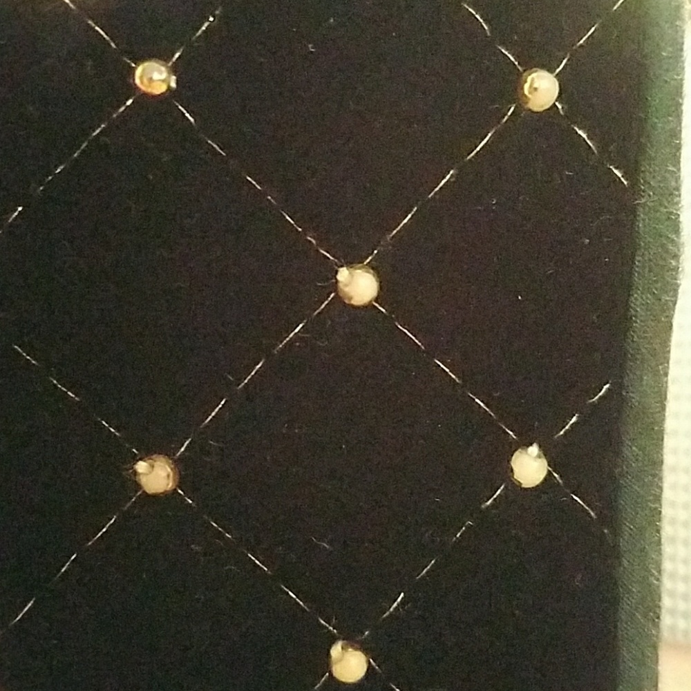 ⭐ Vintage Velvet Purse - Picture 4 of 8