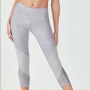 New 🎉Fabletics Brogan Lace Capri #IssaSteal